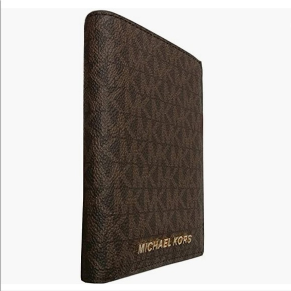 Michael Kors Passport Holder - Brand new, still in original wrapping!